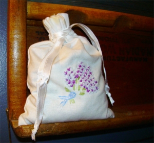 Cotten pouch containing dried Lavender